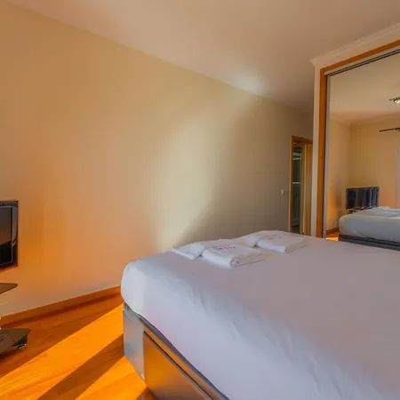 Flh Garajau Fantastic Ocean View With Balcony דירה פונשל